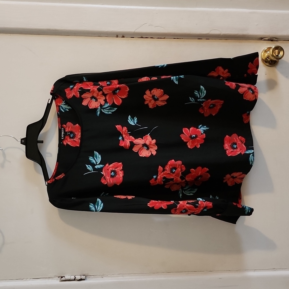 Express scoop neck floral blouse